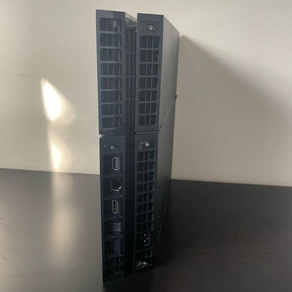 Ps4 First edition - Picture 2 of 4